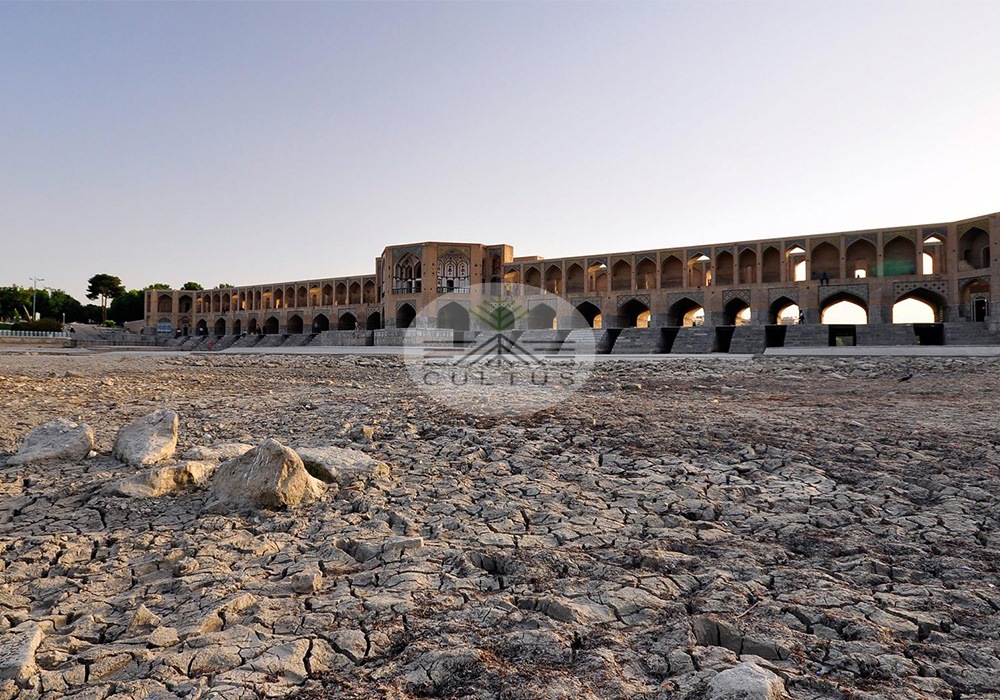 پمپاژهای بالادست حقابه کشاورزان را میبلعد/زاینده رود رها شده است